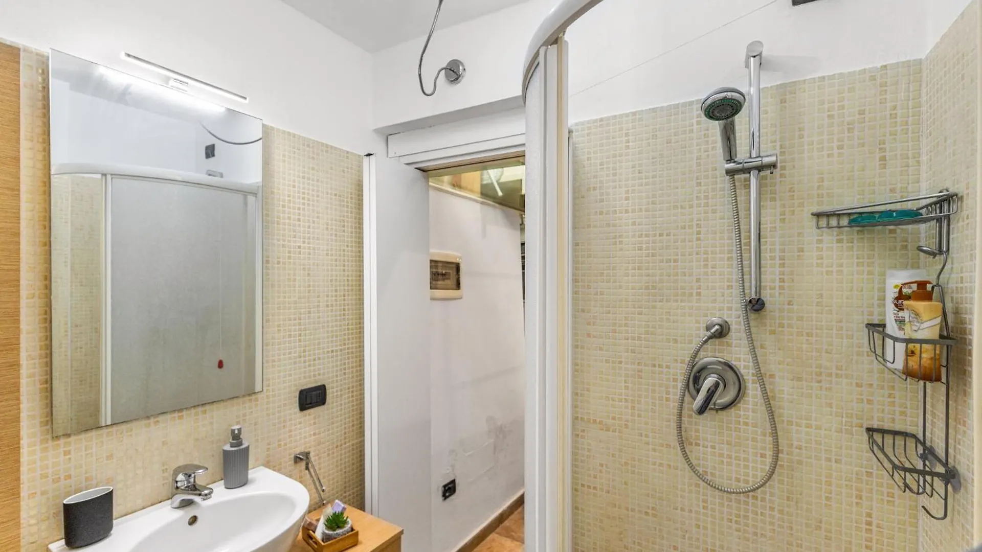 Marghera Apt - Wifi - Centro Milano 0*,  İtalya